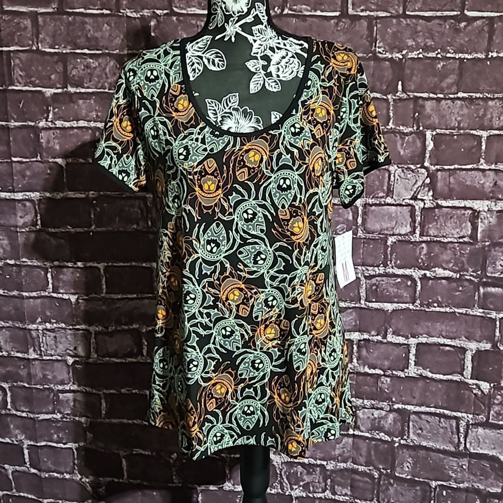 Lularoe Black Scarab Skull Beetle Short Sleeve Shirt